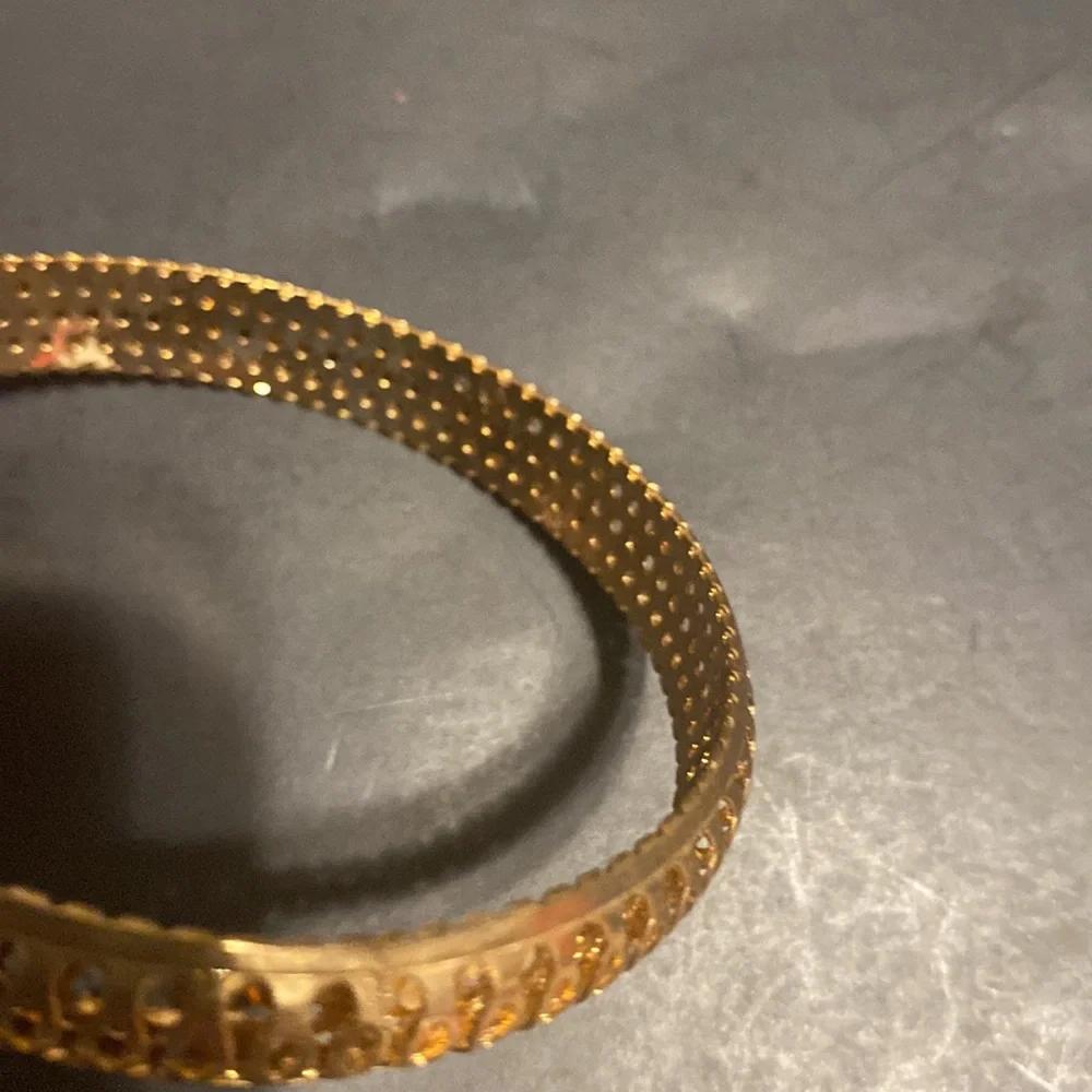 N/A elegant gold